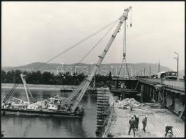 Budapesti életképek, városképek, 13 db - részben feliratozott - vintage fotó, 9x14 cm és 18x24 cm kö...
