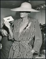 1980 Divatos ruhák Párizsban, New Yorkban, Rómában és Budapesten, 4 db feliratozott, vintage divatfo...