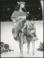 1980 Divatos ruhák Párizsban, New Yorkban, Rómában és Budapesten, 4 db feliratozott, vintage divatfo...