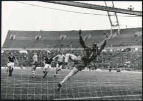 1970 és 1981 között, akciók különféle foci mérkőzéseken, 4 db vintage sportfotó feliratozva, az egyik felületén hajtásnyom, 17x23 cm