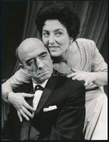 cca 1962 Lukács Margit és Major Tamás színészek a ,,Kedves hazug" című drámában, vintage fotó, 23x17,5 cm