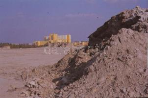 cca 1970 Kecskemét, épül a Széchenyi városrész, 13 db szabadon felhasználható, színes diapozitív fel...