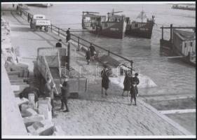 cca 1940 Budapest, Duna-parti képek, 3 db vintage negatívról készült mai nagyítás, 18x25 cm