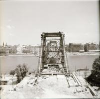 cca 1964 Budapest, az Erzsébet híd építése, 4 db szabadon felhasználható vintage negatív, 6x6 cm