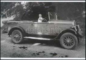 cca 1910 Nyitott automobil, Fekete György (1904-1990) budapesti fényképész hagyatékában fellelt negatív mai nagyítása, 18x25 cm