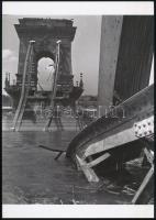 cca 1947 Budapest, a Lánchíd romjai és újjáépítésének kezdete, 4 db vintage negatívról készült mai n...