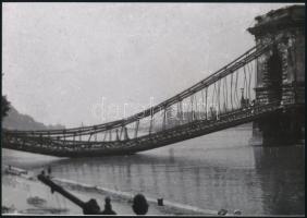 cca 1947 Budapest, a Lánchíd romjai és újjáépítésének kezdete, 4 db vintage negatívról készült mai n...