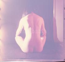 cca 1971 Színes egyéniségek csupaszon, 6 db szolidan erotikus diakép, 6x6 cm