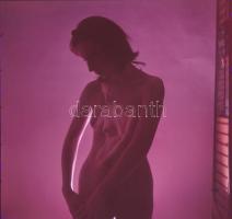 cca 1971 Színes egyéniségek csupaszon, 6 db szolidan erotikus diakép, 6x6 cm