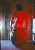 cca 1973 Szolidan erotikus felvételek tétele, 13 db vintage diapozitív kép, 24x36 mm