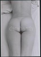 cca 1972 Látogatás a leánykollégiumban, 3 db szolidan erotikus fénykép, vintage negatívokról készült...