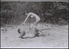 cca 1971 Előjátékok, 3 db szolidan erotikus fénykép, vintage negatívokról készült mai nagyítások, 25...