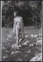 cca 1977 Otthonkában és anélkül Kövespusztán, 3 db szolidan erotikus fénykép, vintage negatívokról készült mai nagyítások, 25x18 cm / 3 erotic photos, 25x18 cm