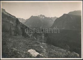 cca 1910 Magas-Tátra, a Menguszfalvi-völgy a Bástyáról, Erdélyi Mór felvétele, hátulján feliratozva, 11,5×16 cm /  cca 1910 Vysoké Tatry, the Mengusovská dolina from the Bašta, vintage photo, with notes on its back, 11,5×16 cm