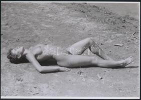 cca 1976 Vízparti örömök, 3 db szolidan erotikus fénykép, mai nagyítások, 25x18 cm / 3 erotic photos...