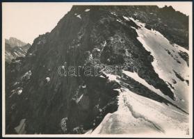 cca 1910 Magas-Tátra, a Hunfalvi-nyereg, Erdélyi Mór felvétele, hátulján feliratozva, 11,5×16 cm /  cca 1910 Vysoké Tatry, sedlo Váha, vintage photo, with notes on its back, 11,5×16 cm