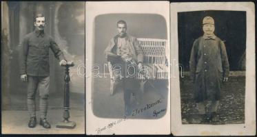 cca 1914 Privát katonai fotólapok, 13 db vintage fotó, ebből hat feliratozott, hármat postán is elkü...