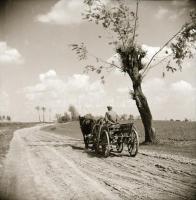 cca 1970 Kecskemét környéki tanyák, 13 db vintage negatív Dezső Pál (?-?) kecskeméti fotóművész hagyatékából, 6x6 cm