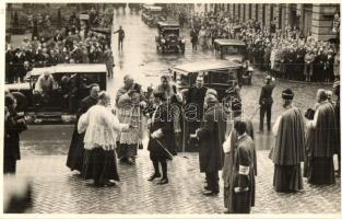 1938 Budapest V. Szent István Bazilika, XXXIV. Nemzetközi Eucharisztikus Kongresszus, előkelőségek díszbevonulása, automobilok, photo