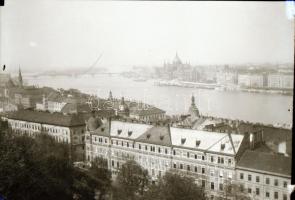cca 1938 Budapesti városképek, 13 db szabadon felhasználható, vintage negatív (üveglemezek, filmek),...