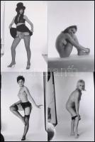 cca 1979 Hétvégi fotózások, 21 db szolidan erotikus fénykép, korabeli negatívokról készült mai nagyí...