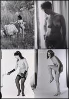 cca 1977 Szépleányok, szépasszonyok ruha nélkül, 44 db szolidan erotikus fénykép, korabeli negatívok...