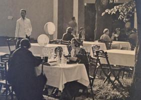 cca 1935 Kinszki Imre (1901-1945): Vasárnapi ebéd, pecséttel jelzett, vintage fotóművészeti alkotás,...