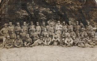 8 db RÉGI első világháborús katonai motívumlap és fotó, vegyes minőség / 8 pre-1945 WWI military mot...