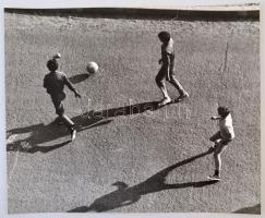 cca 1976 Zsigri Oszkár (1933-?) 2 db feliratozott vintage fotóművészeti alkotása, 30x38 cm és 29x35,...