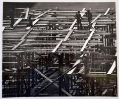 cca 1973 Zsigri Oszkár (1933-?) 2 db feliratozott vintage fotóművészeti alkotása, 40x30 cm és 29x35 ...