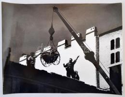 cca 1975 Gebhardt György (1910-1993): Építkezések, 2 db vintage fotóművészeti alkotás, jelzés nélkül...