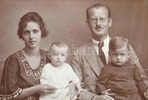 cca 1910-1960 Vegyes fotó tétel, 60 db, 18x25 cm és 5x8 cm közötti méretben