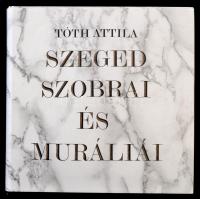 Tóth Attila: Szeged szobrai és muráliái. Tanulmányok Csongrád Megye Történetéből XX. kötet. Szeged, 1993, Szeged Megyei Jogú Város Önkormányzata-Csongrád Megyei Levéltár. Kiadói kartonált papírkötés, kiadói papír védőborítóban.