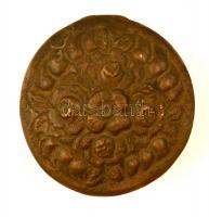 Virágmintás kör alakú réz dobozka, d: 6 cm, m: 2,5 cm