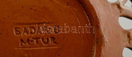 2 db mezőtúri áttört falitálka, mázas kerámia, jelzettek (Badár Balázs), kis kopásokkal, d: 18,5 cm