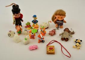 Kis játékfigura tétel, benne Kinder tojásból való figurákkal