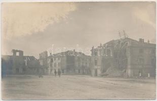 1917 Monfalcone, a romos piactér, fotó, hátulján feliratozva, 9×14 cm /  1917 Monfalcone, the ruined main square, photograph with notes on the back, 9×14 cm
