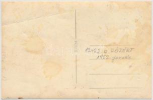 1952 Bp. XII., a 12422. sz. közért dolgozói, fotó, hátulján feliratozva, 9×14 cm