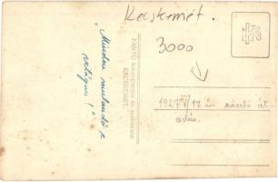 1927 Kecskemét, Protestáns Leánykör a cserkészcsapatnak adományozandó díszzászlóval, belső, Fantó ph...