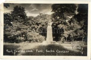 Érsekújvár, Nové Zámky; Czuczor szobor a parkban / Socha / statue in the park (EM)