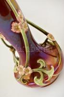 Jelzett (HH) szecessziós díszváza, kézzel festett, porcelán-fajansz irizáló mázzal, apró máz hibákka...