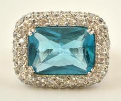 Ezüst(Ag) kék üveg kővel díszített gyűrű, jelzett, méret: 56, bruttó: 10,1 g