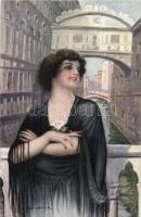 45 db RÉGI olasz városképes lap (főleg Roma, Velence), néhány fotó, köztük 1 Viareggio leporellófüze...