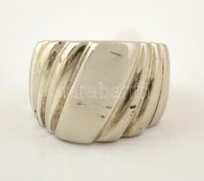 Ezüst(Ag) széles, csíkos gyűrű, jelzett, méret: 52, bruttó: 9,7 g