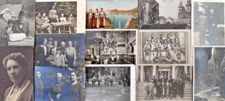 45 db RÉGI városképes lap és sok fotó (Ausztria, Csehország, Németország, Görögország, stb.) + 7 leporellófüzet / 45 pre-1945 European town-view postcards and many photos (Austria, Czech Republic, Germany, Greece...) + 7 leporello booklets (Bad Teplitz-Schönau, Marienbad, Dresden, Constantine, Djebel-Kouif, Souvenir d'Alger, Scenes et Types)