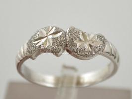 Ezüst(Ag) csillagos gyűrű, jelzett, méret: 57, nettó: 1,8 g