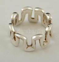 Ezüst(Ag) meandermintás gyűrű, jelzett, méret: 57, nettó: 8,1 g