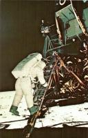 8 db MODERN főleg megíratlan, űrhajózással kapcsolatos képeslap; holdra szállás, szovjet űrhajósok, Apollo 11 / 8 MODERN mostly unused, astronautics motive cards; lunar landing, Soviet astronauts, spacecraft, Apollo 11