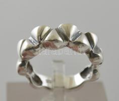 Ezüst(Ag) háromszögmintás gyűrű, jelzett, méret: 52, nettó: 5,5 g