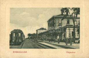 Érsekújvár, Nové Zamky; Vasútállomás, gőzmozdony, W. L. Bp. N. 432. / railway station, locomotive (EB)